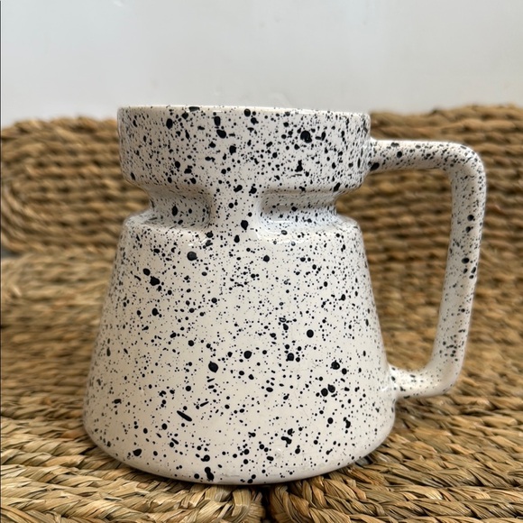 Hotjō Wide Base Speckled Ceramic Mug - Picture 1 of 6